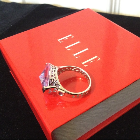 ELLE Crystal Ring, Size 7 - Picture 3 of 5